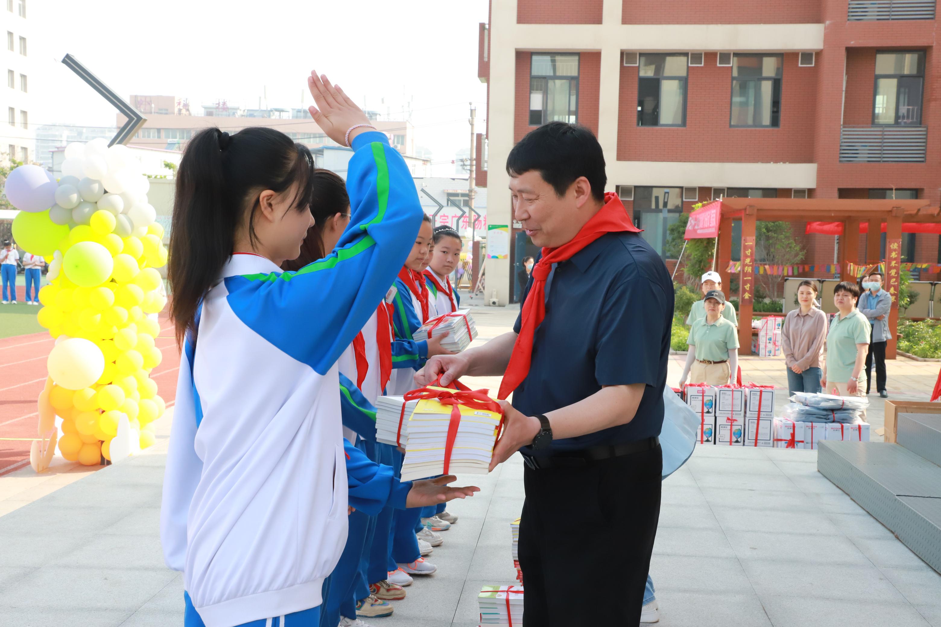 “好书进校园 阅读伴成长” 开封市禹王台区全民阅读进校园暨“绿书签”活动