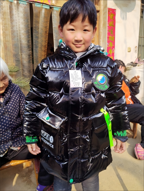 德瑜传梦公益,为河南多个乡村学校送去冬日温暖