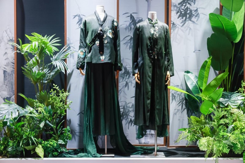 穿越千年对话时尚!2025首届中国国风时尚周在河南中牟艺秀小镇开幕