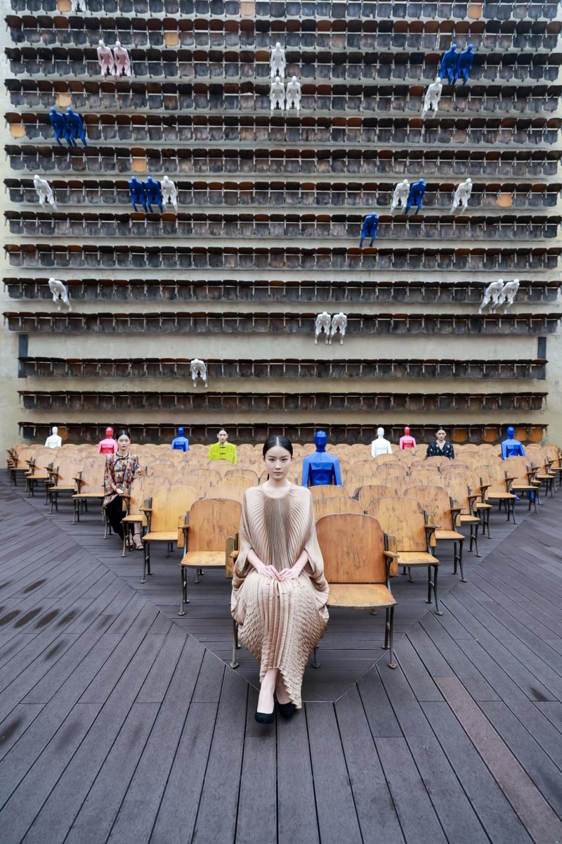 穿越千年对话时尚!2025首届中国国风时尚周在河南中牟艺秀小镇开幕