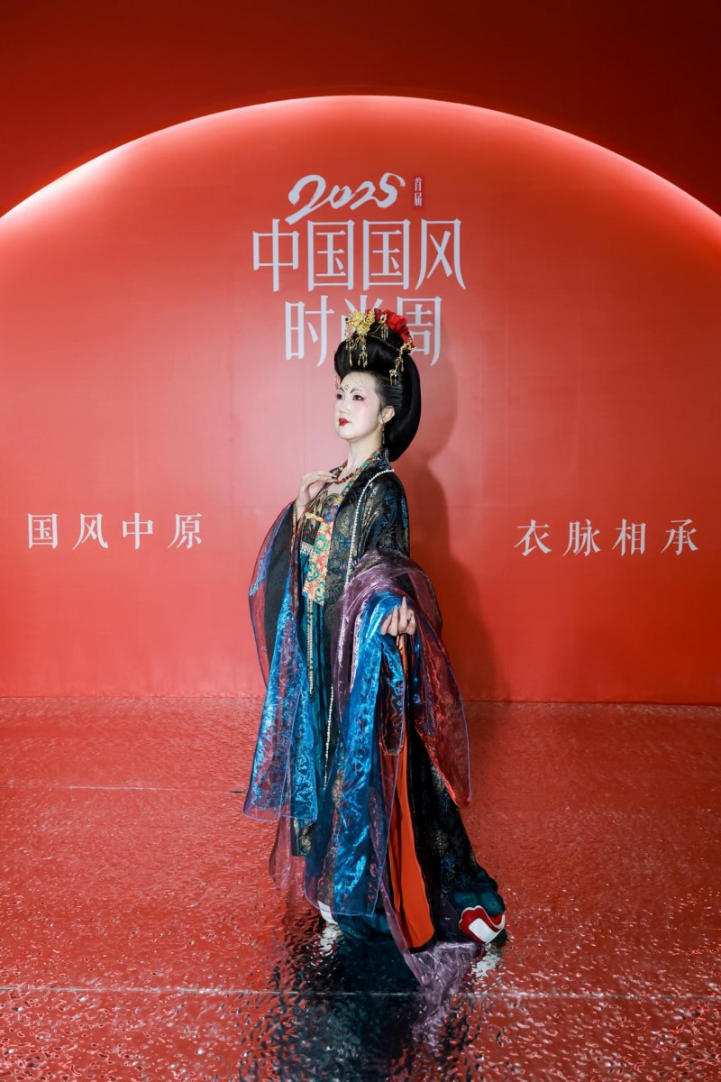 穿越千年对话时尚!2025首届中国国风时尚周在河南中牟艺秀小镇开幕