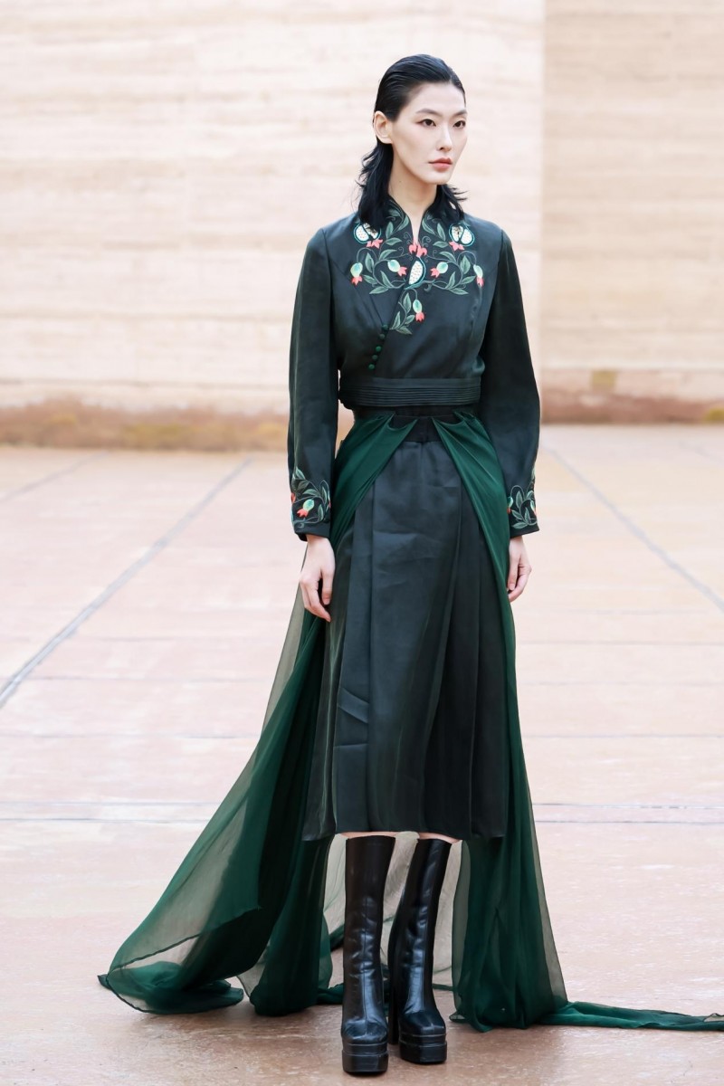 穿越千年对话时尚!2025首届中国国风时尚周在河南中牟艺秀小镇开幕