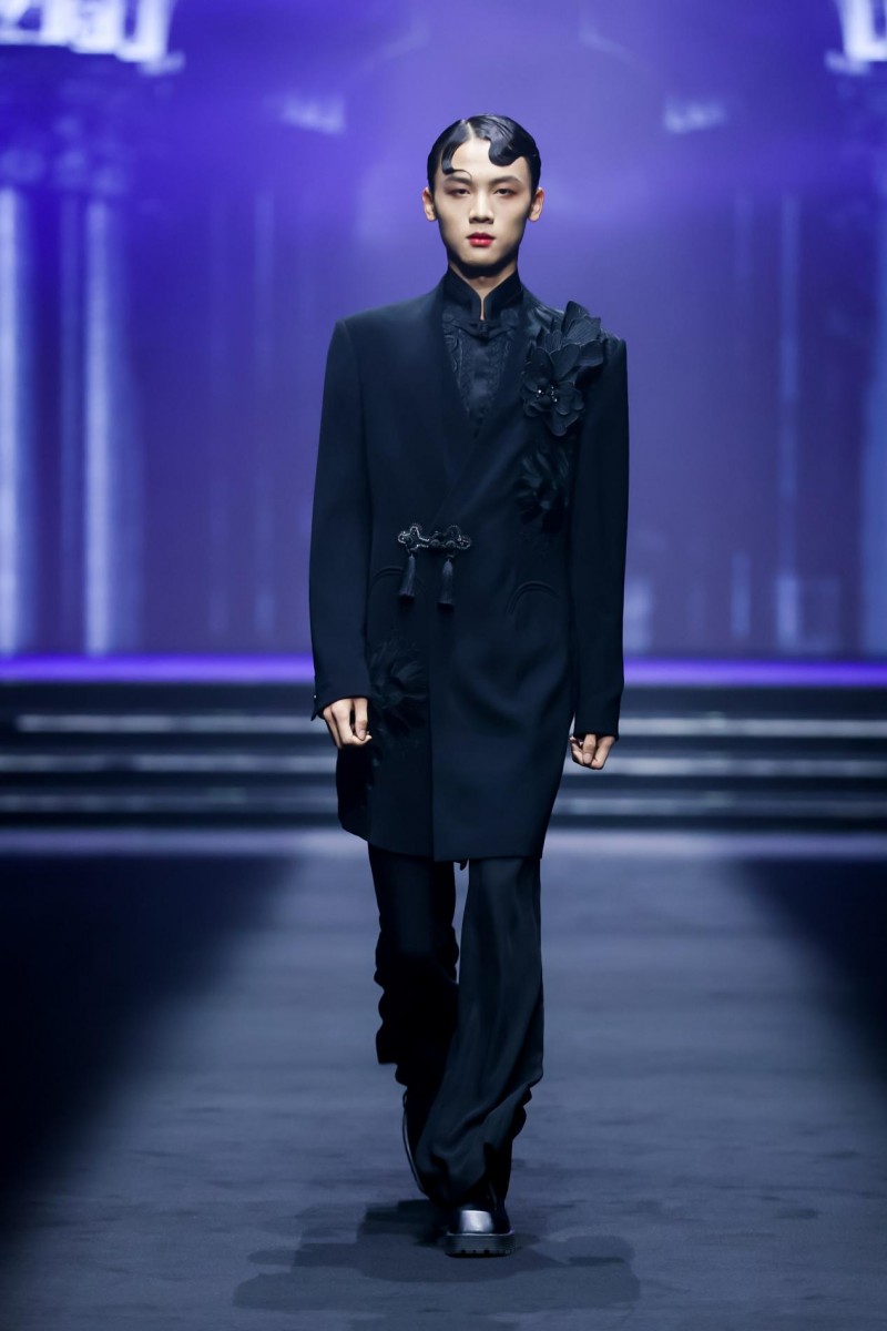 穿越千年对话时尚!2025首届中国国风时尚周在河南中牟艺秀小镇开幕