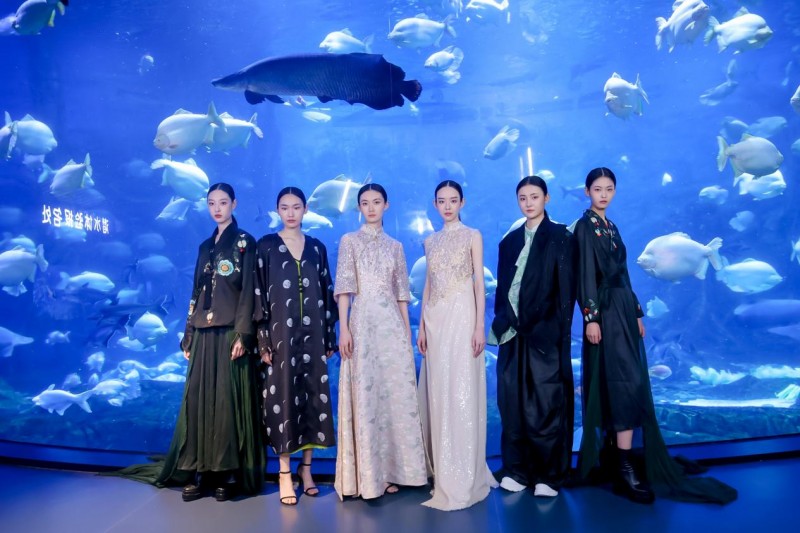 穿越千年对话时尚!2025首届中国国风时尚周在河南中牟艺秀小镇开幕