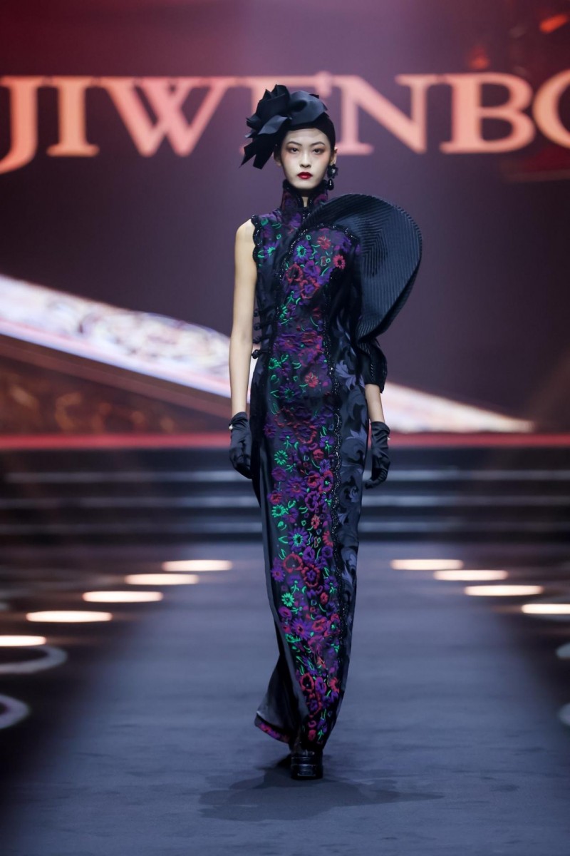 穿越千年对话时尚!2025首届中国国风时尚周在河南中牟艺秀小镇开幕