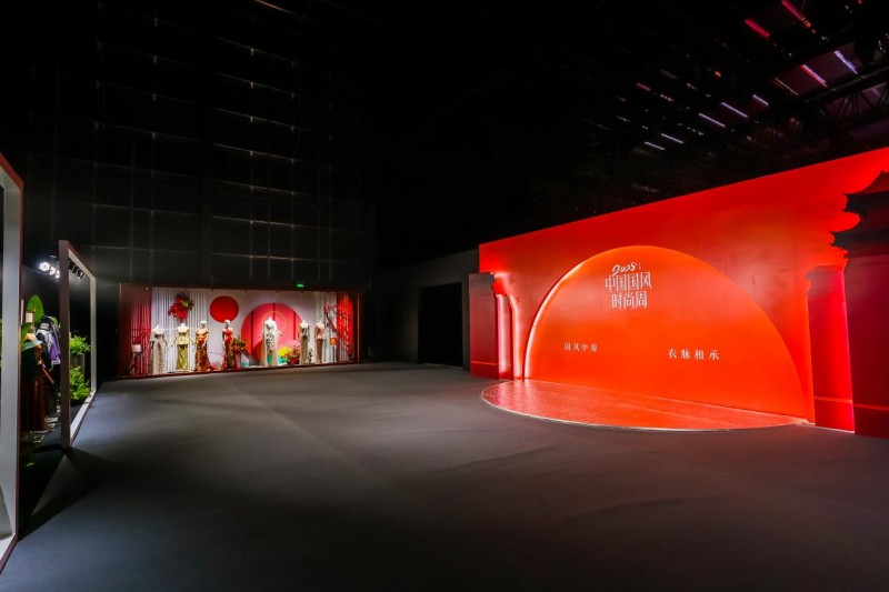 穿越千年对话时尚!2025首届中国国风时尚周在河南中牟艺秀小镇开幕