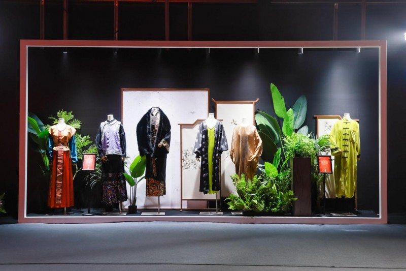 穿越千年对话时尚!2025首届中国国风时尚周在河南中牟艺秀小镇开幕