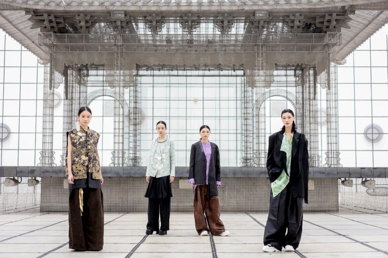 穿越千年对话时尚!2025首届中国国风时尚周在河南中牟艺秀小镇开幕