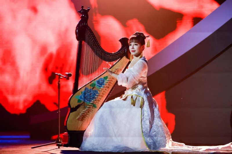 穿越千年对话时尚!2025首届中国国风时尚周在河南中牟艺秀小镇开幕