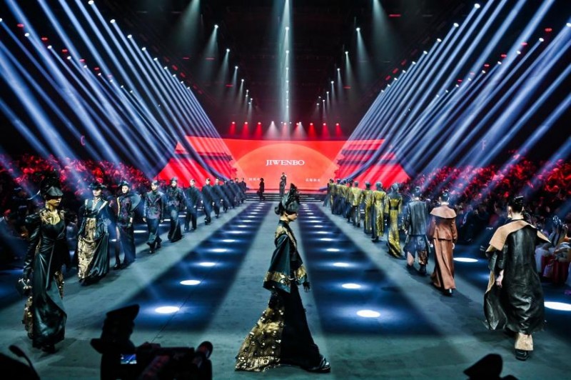 “牟”定中原:2025首届中国国风时尚周书写“文化+ 文旅+产业”融合新范本