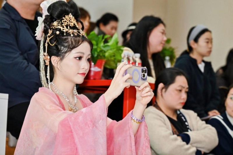 “牟”定中原:2025首届中国国风时尚周书写“文化+ 文旅+产业”融合新范本