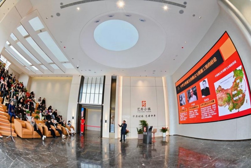 “牟”定中原:2025首届中国国风时尚周书写“文化+ 文旅+产业”融合新范本