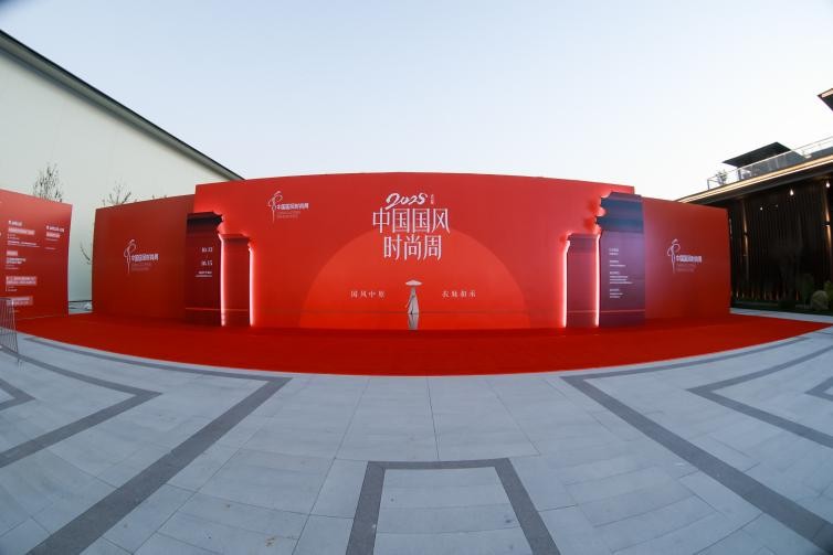 “牟”定中原:2025首届中国国风时尚周书写“文化+ 文旅+产业”融合新范本