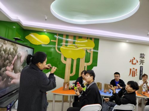 ϳǧ У԰ױԴְҵѧԺ๾Բٰ